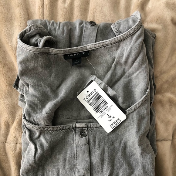 Stone-Washed Grey Torrid Tank with Button Details. Brand-New! Size 1X - Picture 2 of 6